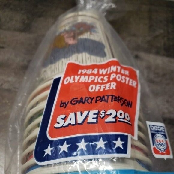 Dixie Novelty Paper Cups 1980s 18ct - 16 oz Party cups NOS Outdoor Sports - Picture 3 of 7